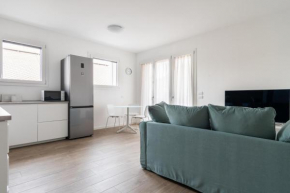 Bilocale con balcone vicino palazzo del ghiaccio Milano